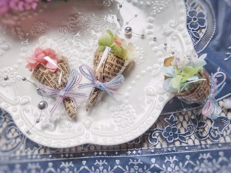 Mini No Withering Bouquet Magnet No Withering Flower/Eternal Flower/Bouquet/Magnet - ช่อดอกไม้แห้ง - พืช/ดอกไม้ สึชมพู