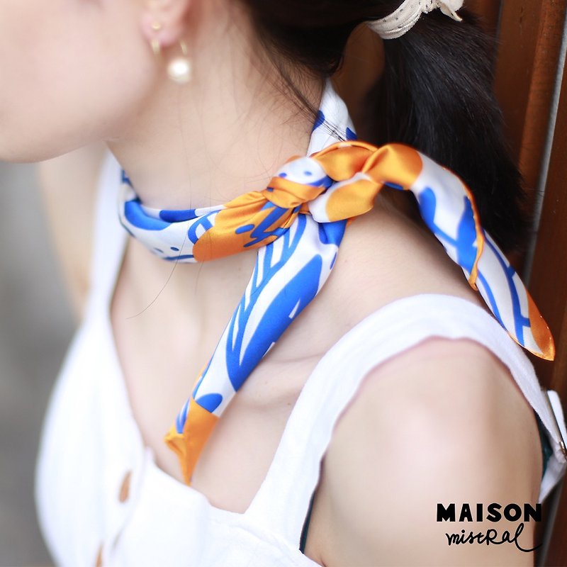 Maison Mistral 藝術家原創插畫偷看系列  藍橙絲巾真絲小方巾 - 絲巾 - 絲．絹 藍色