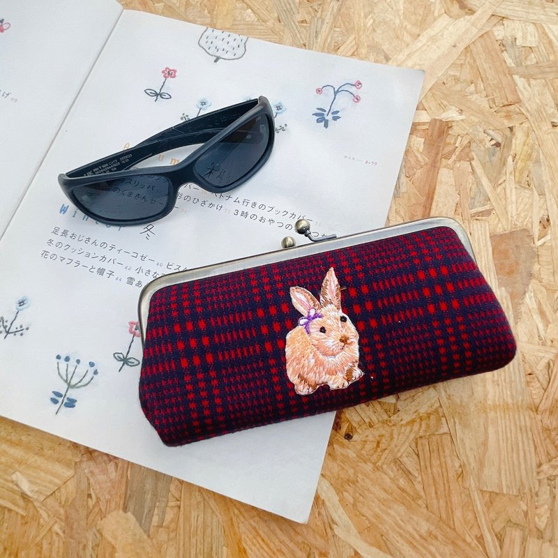 Kiss lock bag/glasses bag/pencil bag/cosmetic bag/gift/Made in Taiwan [Miss Rabbit] - Coin Purses - Cotton & Hemp 