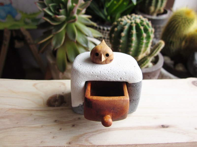 有木抽屜和鳥的具體箱子。 微型珠寶盒。 - 擺飾/家飾品 - 水泥 白色