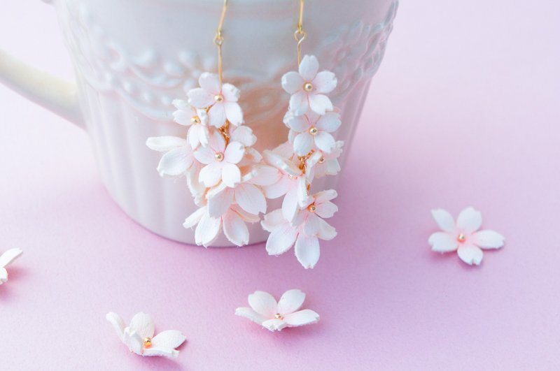 Bouquet of cherry blossoms in full bloom Clip-On(pierced earrings) - Earrings & Clip-ons - Genuine Leather Pink