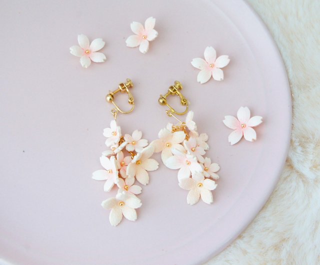 満開の桜の花束 イヤリング(ピアス) - Shop chachamade Earrings