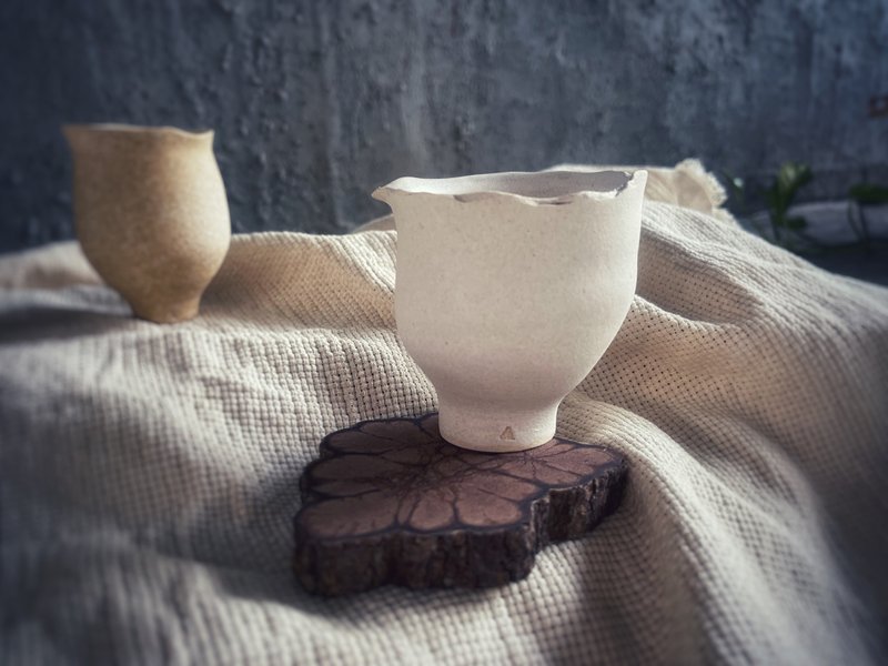 桌上的白陶糖霜 / 野獸胖肚茶海 公道杯 - 茶壺/茶杯/茶具 - 陶 白色