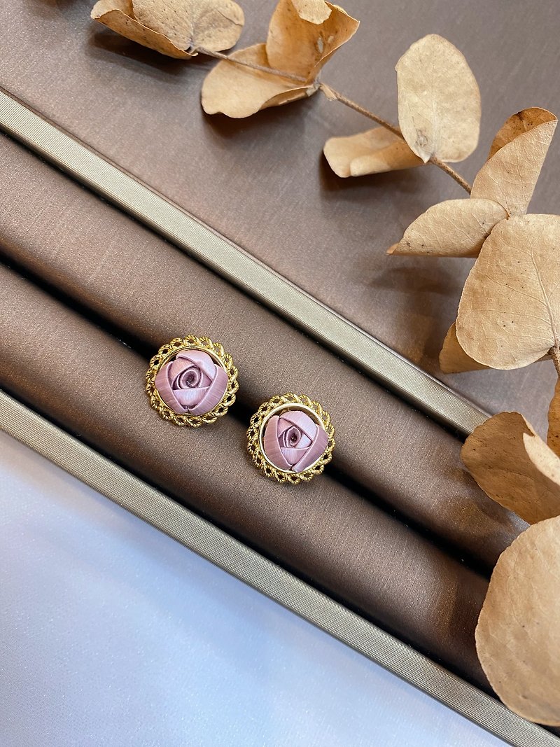 【Re-Re】Silk Flora - Champagne 14K Serious - Little Rose Earrings - ต่างหู - ผ้าไหม สีทอง