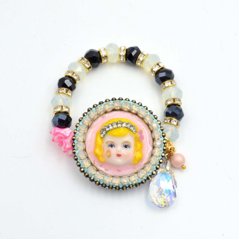 立體公主娃娃串珠橡筋手鍊 圍邊水晶裝飾花邊 貝殼珍珠 原創設計 - 手鍊/手環 - 其他材質 黃色