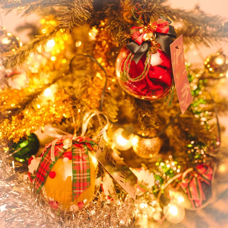 Every Step a Gift  聖誕球 精梳棉毛巾底中襪 聖誕禮 - 襪子 - 棉．麻 紅色