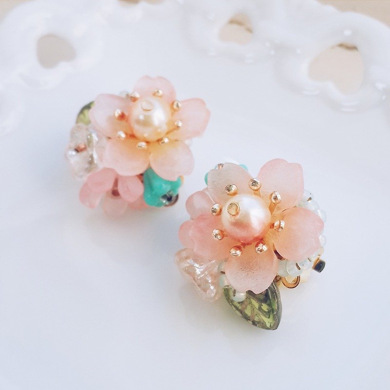 momolico handmade earring pearl cherry blossom elegant - ต่างหู - วัสดุอื่นๆ สึชมพู