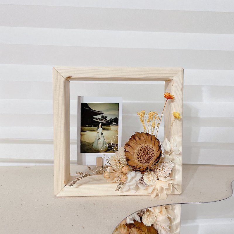 Exclusive space x yellow and orange warm colors x non-fading dry flower and wood clip photo frame - กรอบรูป - พืช/ดอกไม้ สีส้ม