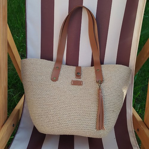 SEAUSE Beach Bag ; Upcycled bags from used and discarded fishing