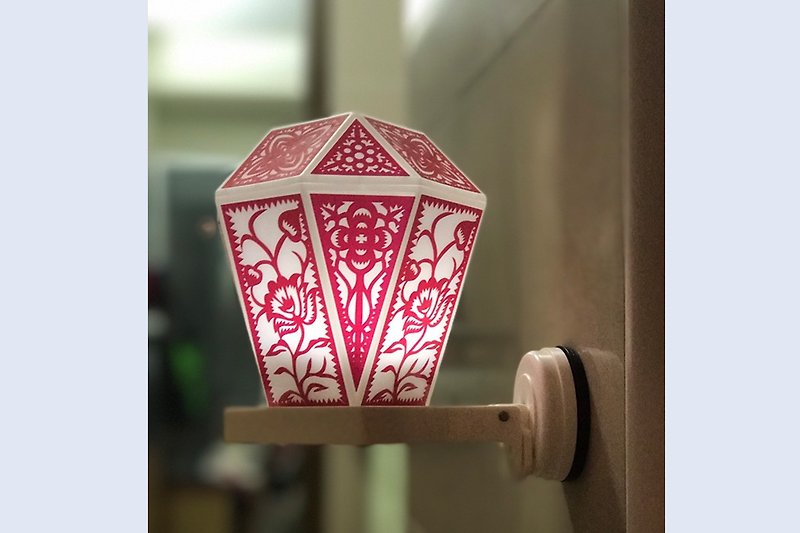 "Shunfeng Safe" Matsu Creative Suction Cup Lantern-USB Rechargeable LED Situational Night Light - โคมไฟ - พลาสติก สีแดง