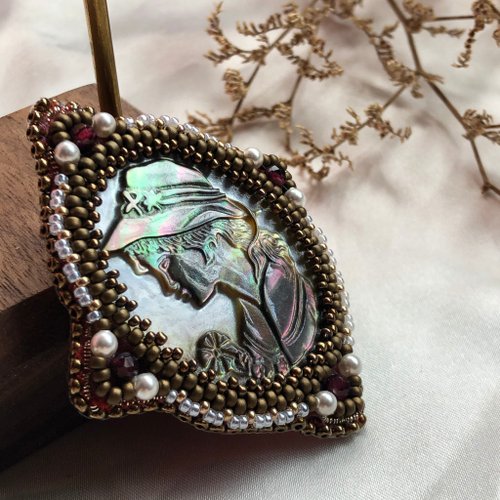 Vs Workshop 黑蝶貝 雕刻 珠繡 刺繡 胸針