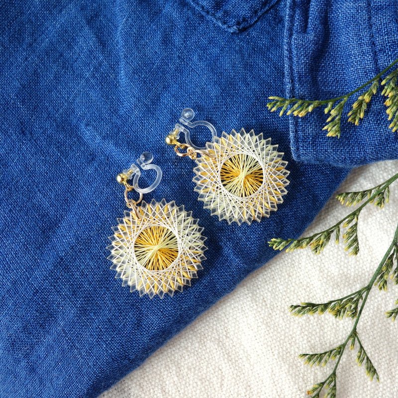 蒲公英绒毛 黄花耳環 / 耳夾 | 絹線製 | 免運費 - 耳環/耳夾/耳骨夾 - 絲．絹 黃色