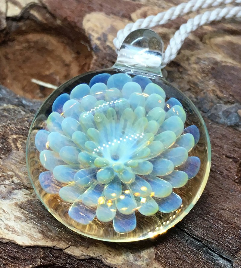 boroccus  Geometric flower pattern  Thermal glass pendant. - Necklaces - Glass Transparent