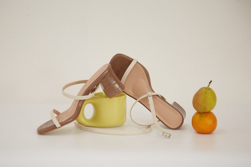 【Plush Studios】Maya Heels Ovaltine - รองเท้ารัดส้น - หนังเทียม สีนำ้ตาล