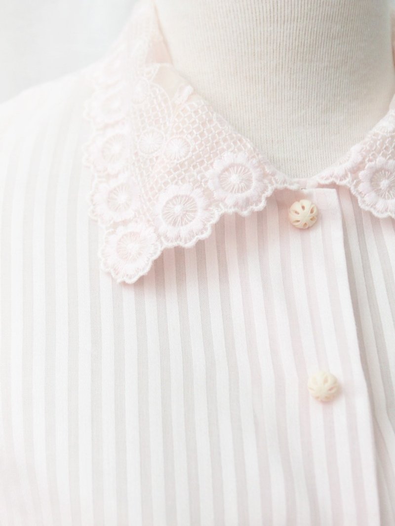 【RE0720T100】 retro sweet lace lapel lovely pink ancient shirt - Women's Shirts - Polyester Pink