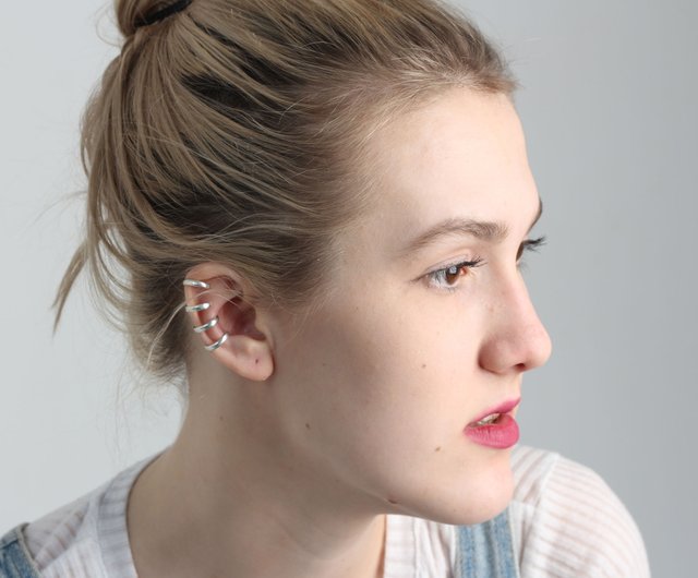 シルバーのピアスカフス、ピアスなし、フェイクピアス - ショップ