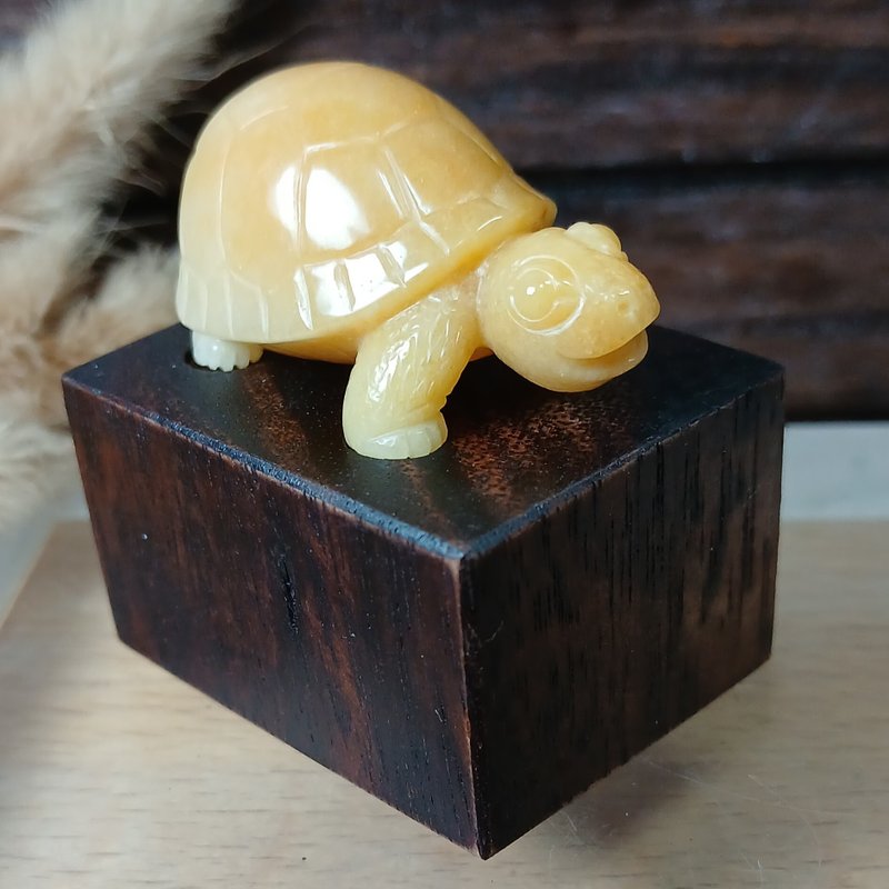 Christmas gift box | carvings to amuse animals - Golden Turtle, Golden Silk Jade - ของวางตกแต่ง - หยก สีเหลือง