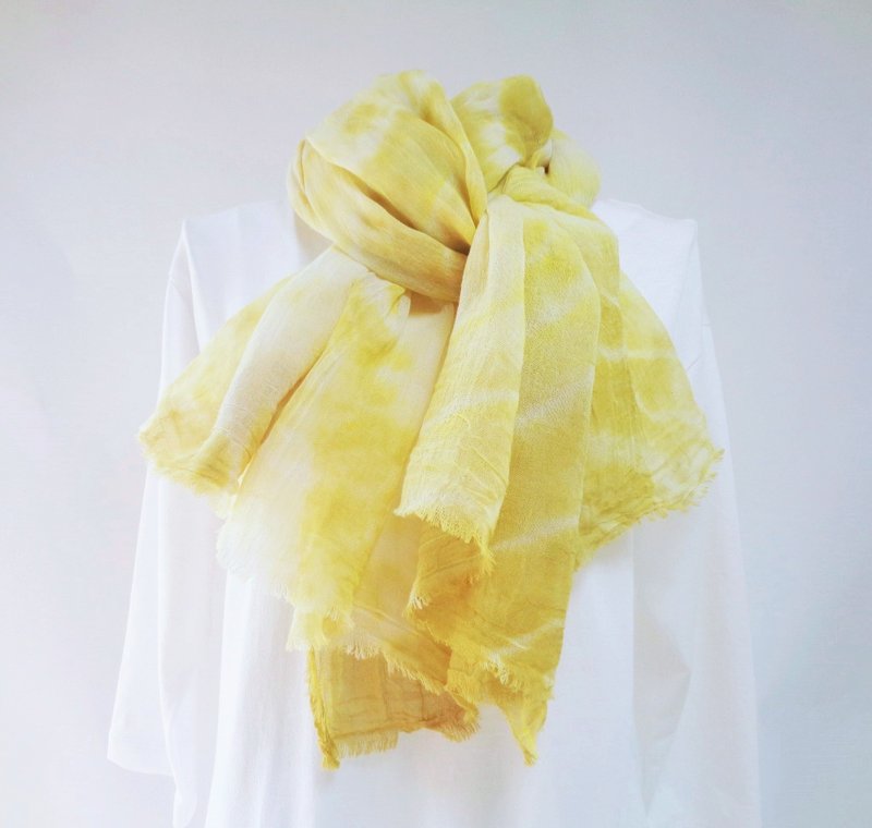 Vegetable dyeing, kobunagusa dyeing, organic cotton gauze, Chita cotton, large long stoles, ginkgo children - Knit Scarves & Wraps - Cotton & Hemp Yellow