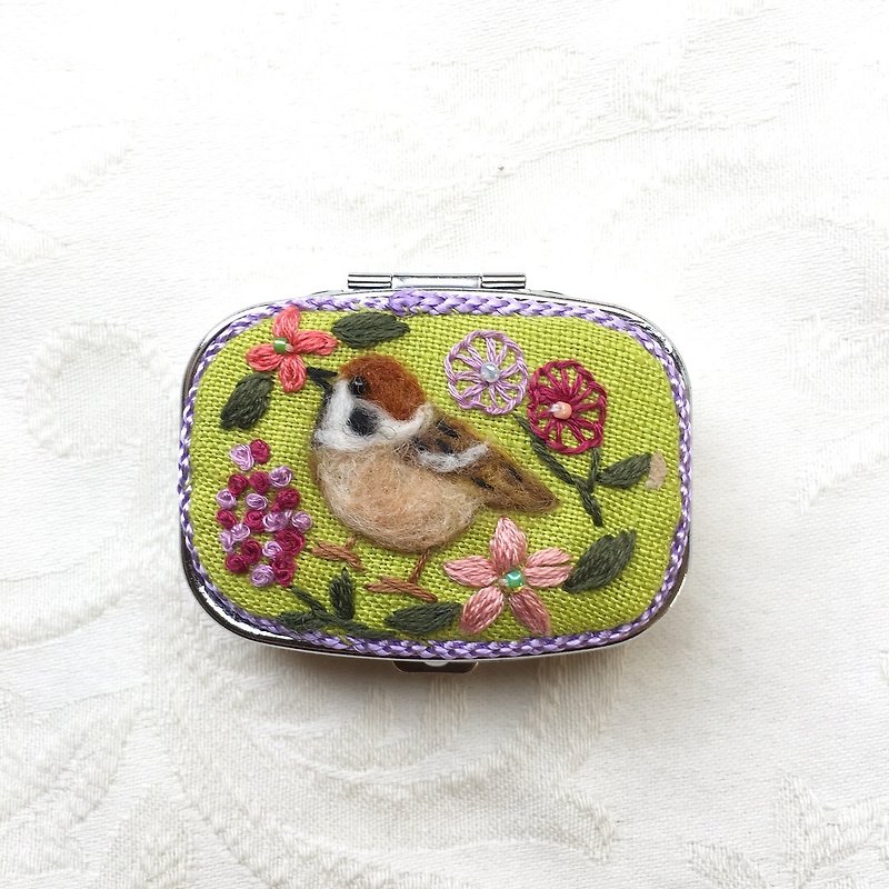 pill case of sparrow - Other - Thread Green