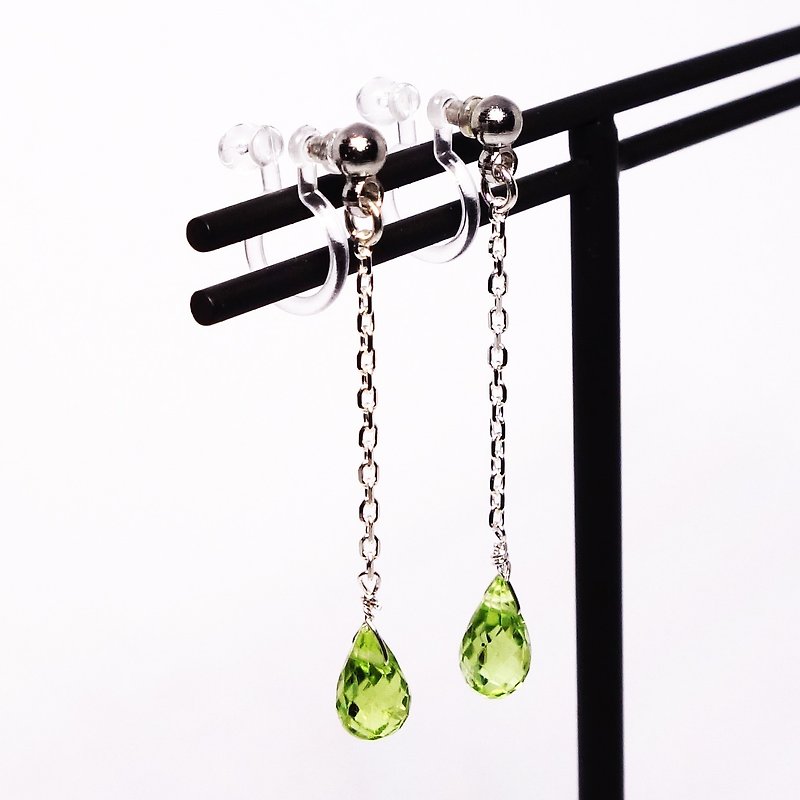 Peridot briolette chain earclips SV925 【Pio by Parakee】橄欖石耳環 - Earrings & Clip-ons - Gemstone Green