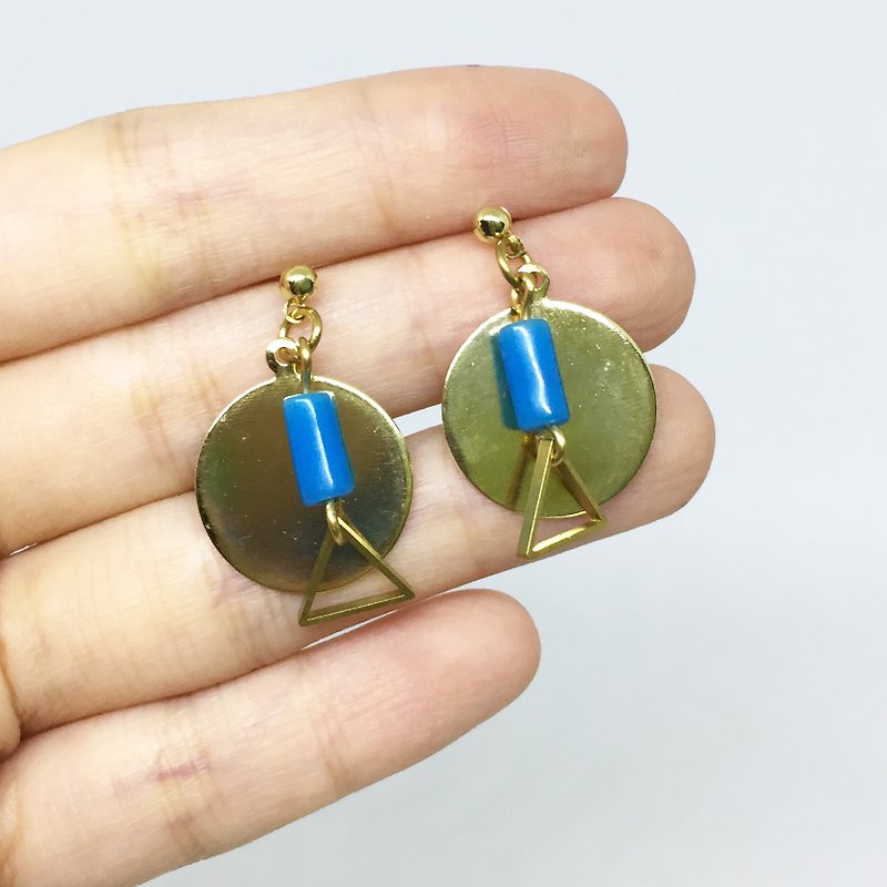 ► ◄ blue triangle temperament earrings brass / clip-on can be changed - ต่างหู - กระดาษ สีน้ำเงิน