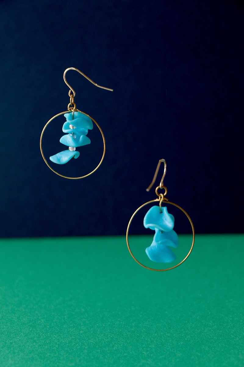湛藍漂浮水草耳環 - 耳環/耳夾 - 陶 藍色