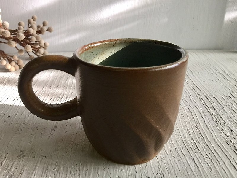 Mint Chocolate Coffee Cup_Earthenware Mug - Mugs - Pottery Brown