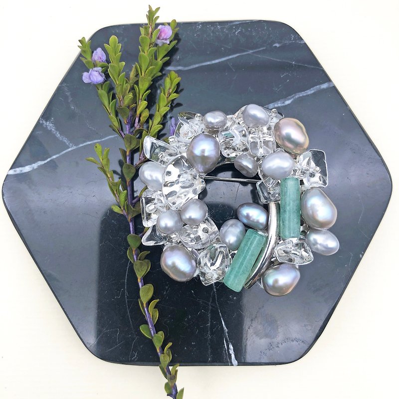 日本風格珍珠胸針 清雅翡翠胸針 純銀胸針 純銀飾物 母親節禮物 - 胸針 - 珍珠 灰色