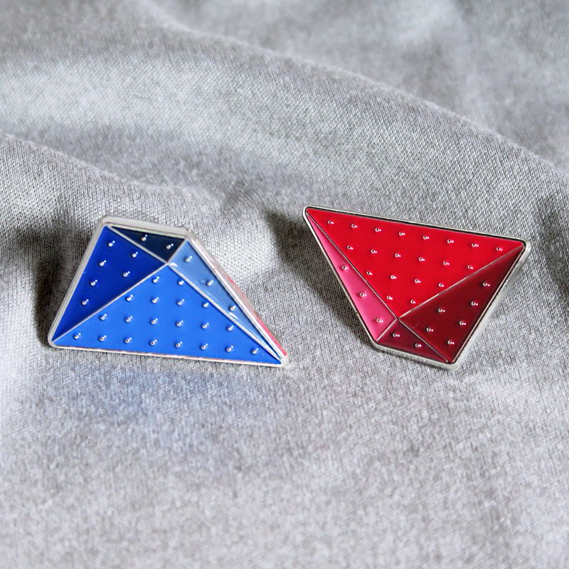 Quad Volume Enamel Pins – Gift for Climbers and Boulderers – 攀岩針 – 등반 クライミング - Badges & Pins - Other Metals Multicolor