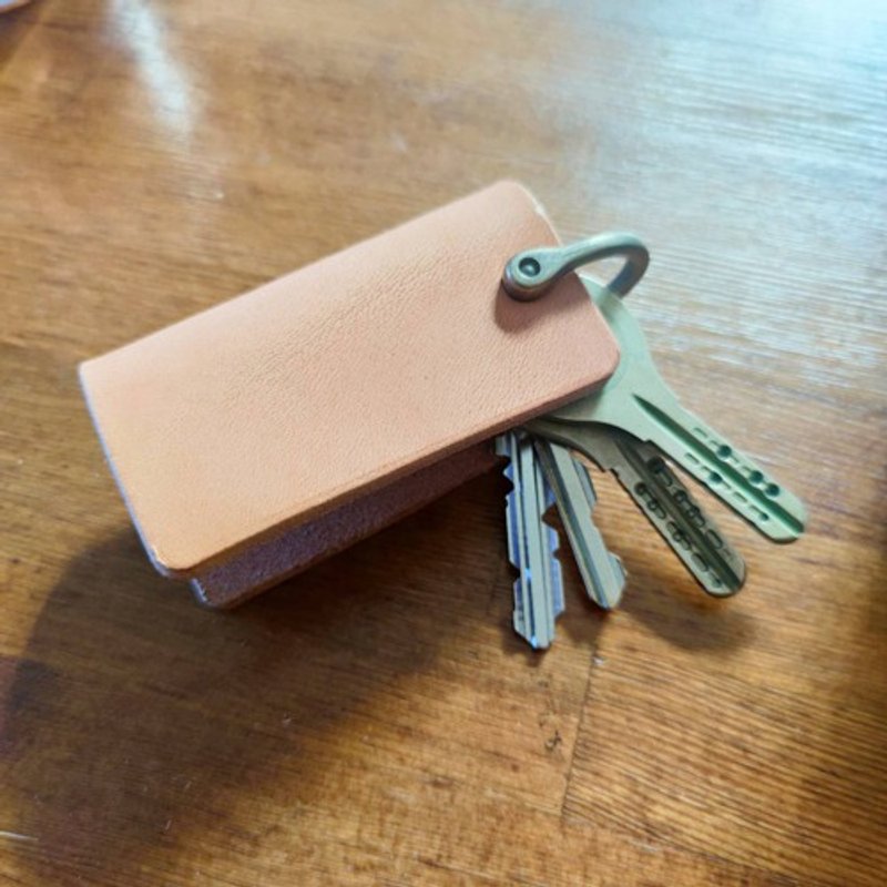 It fits comfortably in the palm of your hand. Shonan Benz's unbleached natural genuine tanned leather key case. Small but outstanding presence. - Keychains - Genuine Leather 