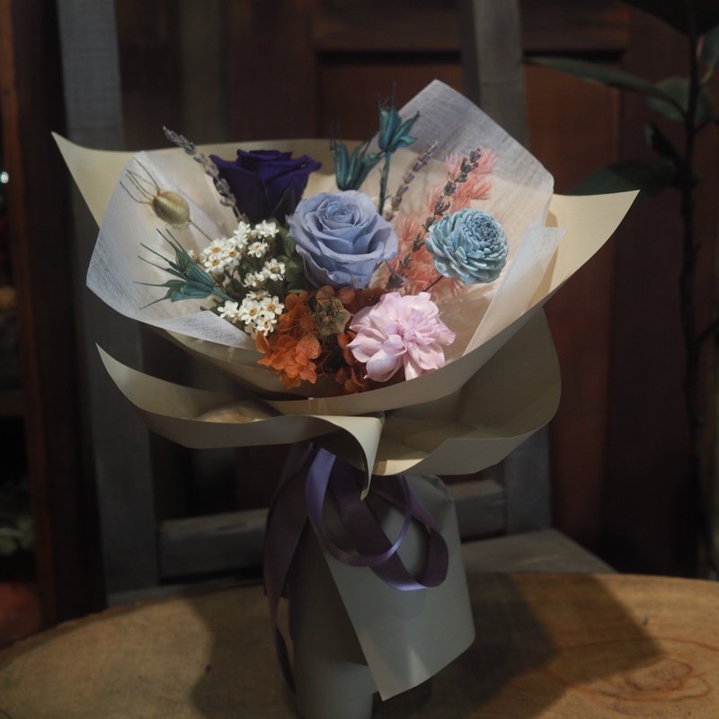 Two Preserved Roses Series Bouquet / Ultramarine - Dried Flowers & Bouquets - Plants & Flowers Blue