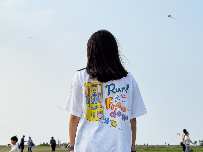 T-shirt | 怪獸中性白T | Run For Freedom - 女裝 T 恤 - 棉．麻 