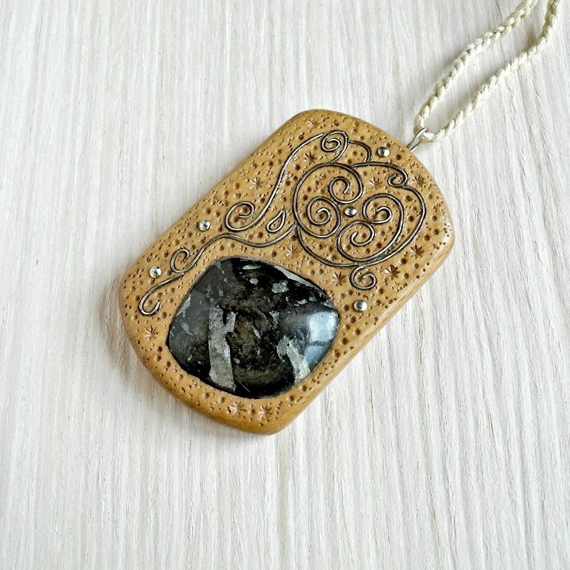 Wooden necklace with phlogopite - 項鍊 - 木頭 多色
