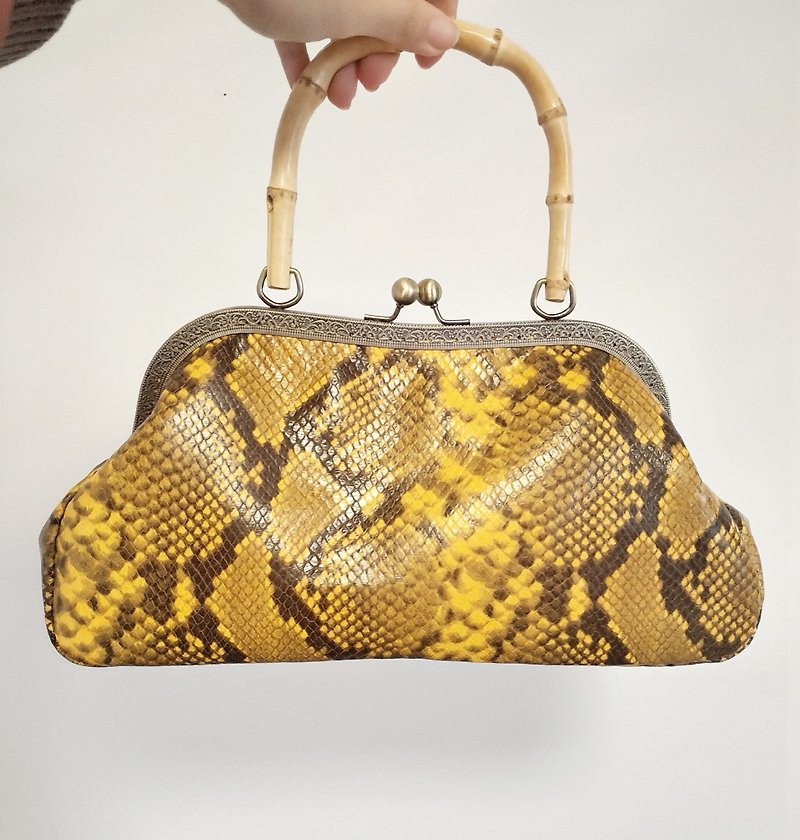 [Golden Waves] Original hand-made cowhide embossed snake pattern leather bamboo handle gold bag orphan - Handbags & Totes - Genuine Leather Yellow