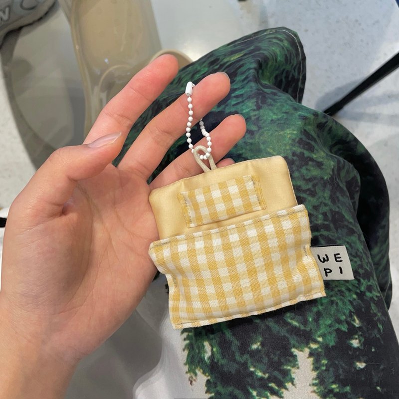 Freesia bedding key ring (8X8cm) /handmade mini doll present charm miniature - 玩偶/公仔 - 其他材質 黃色