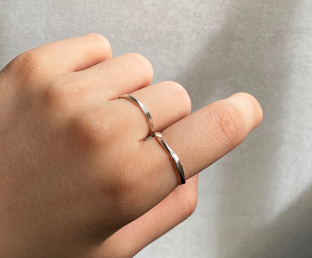 Forged Strike Corrugated Wire Ring - 925 スターリング Forged Strike Corrugated Wire Ring - 925 スターリング