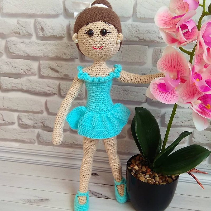 Ballerina Doll, doll in dress, art doll, crocheting doll, gift doll - ของเล่นเด็ก - ผ้าฝ้าย/ผ้าลินิน สีน้ำเงิน