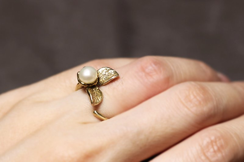 Double leaf pearl open brass ring - แหวนทั่วไป - ทองแดงทองเหลือง สีเขียว