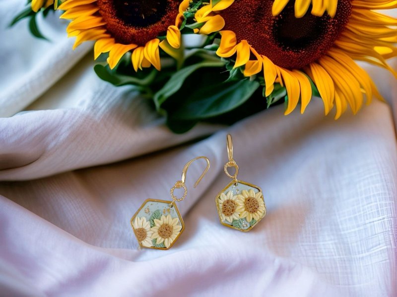 Sunflower Hexagon Earrings / Cute Ear Accessories / Elegant Girl Earrings - ต่างหู - วัสดุอื่นๆ 