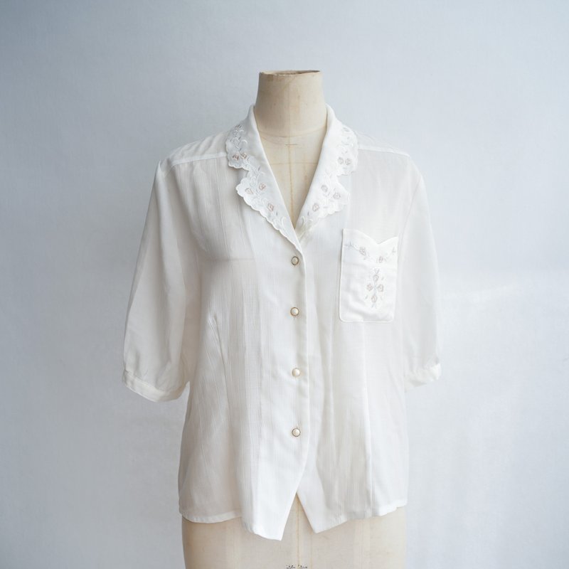 夏日白色翻領短袖刺繡襯衫復古古着古著vintage - 女襯衫 - 其他材質 白色
