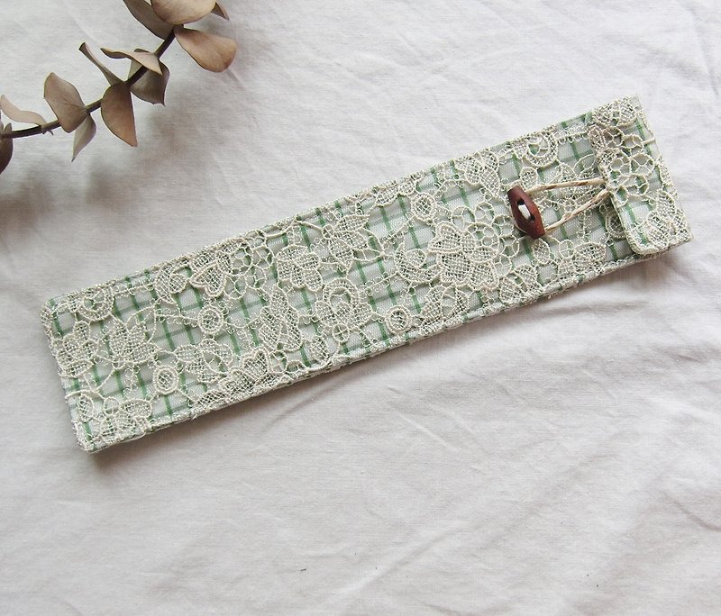 翠玉刺繡蕾絲筷袋 - 收納箱/收納用品 - 其他人造纖維 
