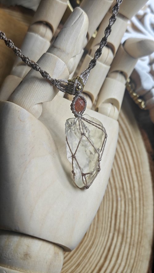 zen crystal jewelry 礦石飾物設計 福利中|天然利比亞黃隕石|金太陽水晶|手工編織macrame|巴西蠟繩