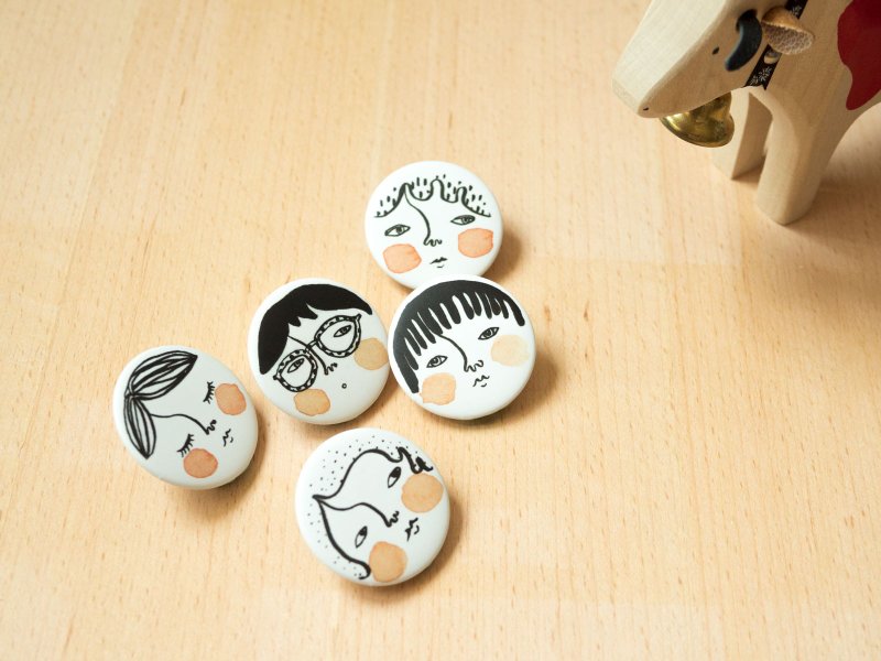 Round faces pin badge/ button badge/ corgi button - เข็มกลัด/พิน - พลาสติก ขาว