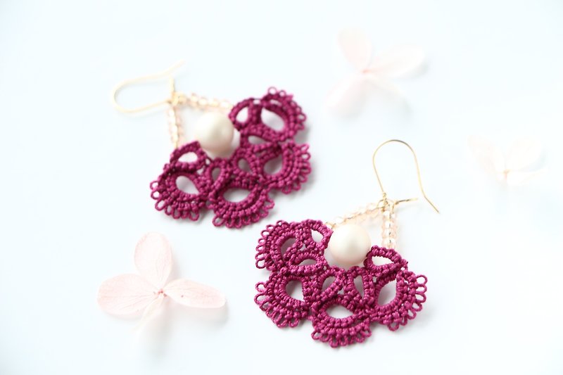 14kgf-Tatting lace pierced earrings(dark red) - 耳環/耳夾 - 棉．麻 紅色