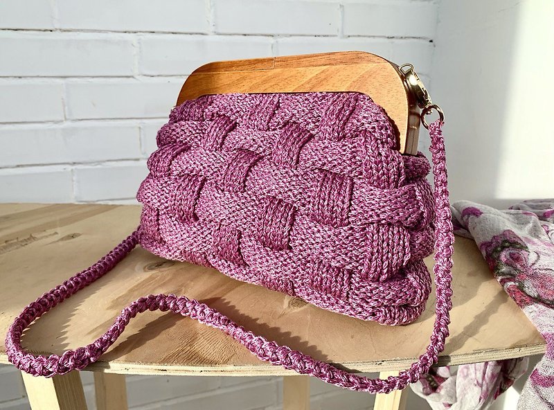 Pink cloud bag Knitted bag on a wooden clasp Wooden frame bag Designer bag - กระเป๋าถือ - ผ้าฝ้าย/ผ้าลินิน สึชมพู