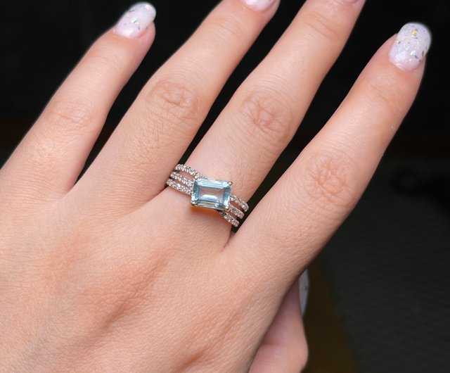 ネパールで手作りされた天然アクアマリンリング 18Kゴールド