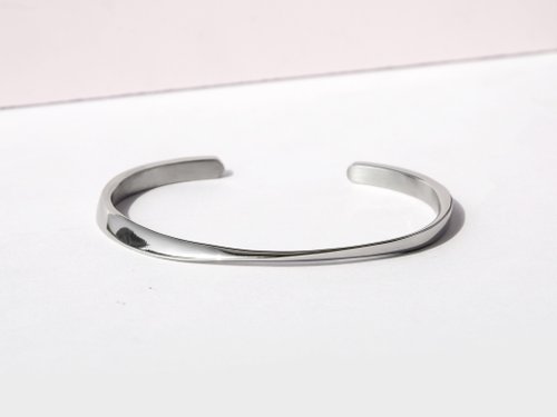 MADEGREY Twisted手鐲 | 銀色 | 客製刻字