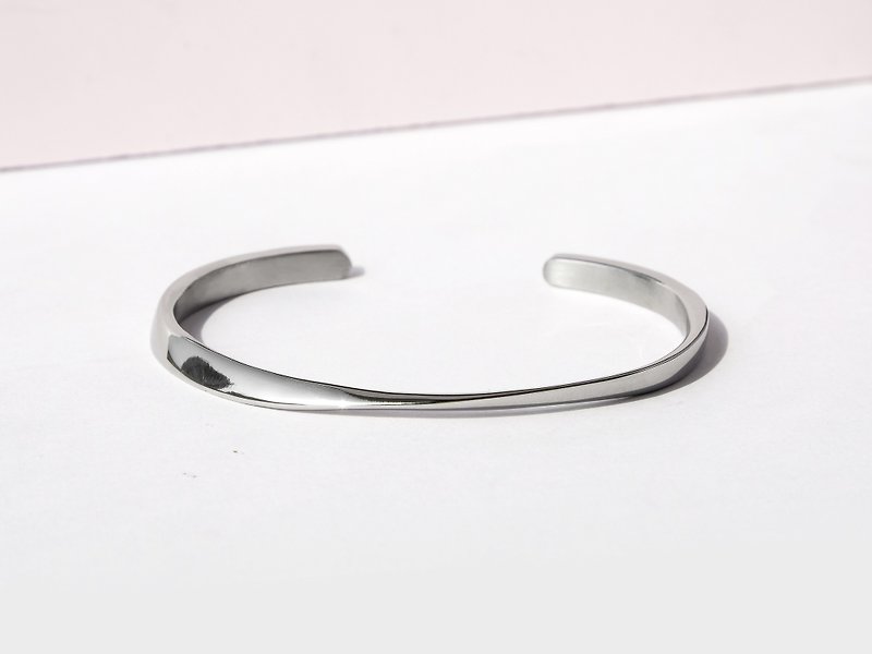 Twisted Cuff Bracelet | Silver | Engravable - Bracelets - Stainless Steel Silver
