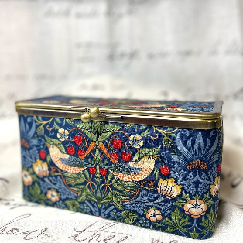 [Limited product] Strawberry thief Strawberry thief-blue gold jewelry box European style cloth box - กล่องเก็บของ - ผ้าฝ้าย/ผ้าลินิน สีน้ำเงิน