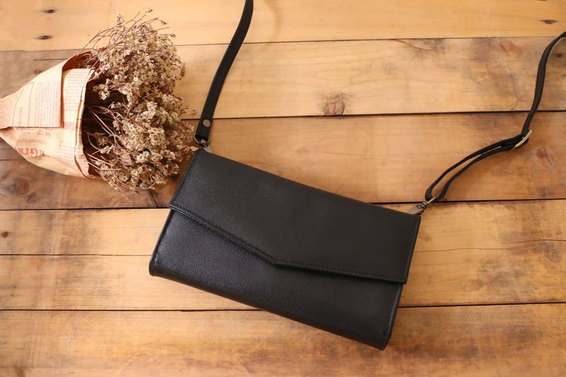 Ark Adventurer Detachable Hook Crossbody Bag Silent Black - กระเป๋าคลัทช์ - หนังแท้ สีเหลือง